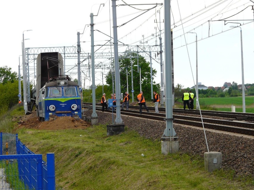 Wykolejony pociąg w Legnicy (ZDJĘCIA)