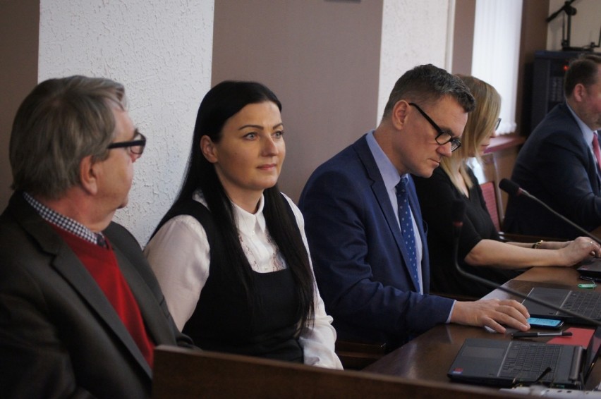 Radomsko: Radni powiatowi PiS pytają o wydatki szkół. "Trzeba się wykazać zmysłem przedsiębiorczości..."