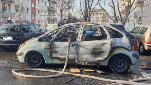 Pożar objął cztery samochody