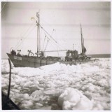 Zamarznięty Bałtyk, porty odcięte od świata, Ustka w tafli lodu. Tak wyglądała zima w 1947 roku [ZDJĘCIA]