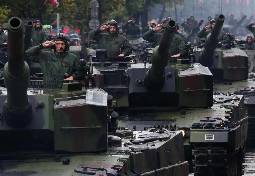 Defilada wojskowa 2016, Warszawa. Amerykańskie czołgi na ulicach i samoloty na niebie [ZDJĘCIA]