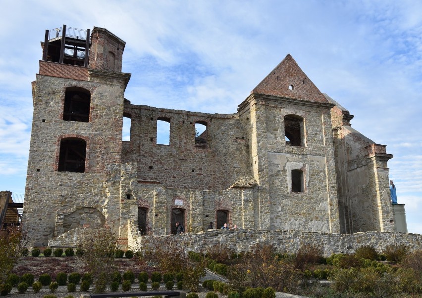 Wybieracie się w Bieszczady? Warto zjechać do Zagórza, aby zwiedzić ruiny klasztoru Karmelitów Bosych [ZDJĘCIA]
