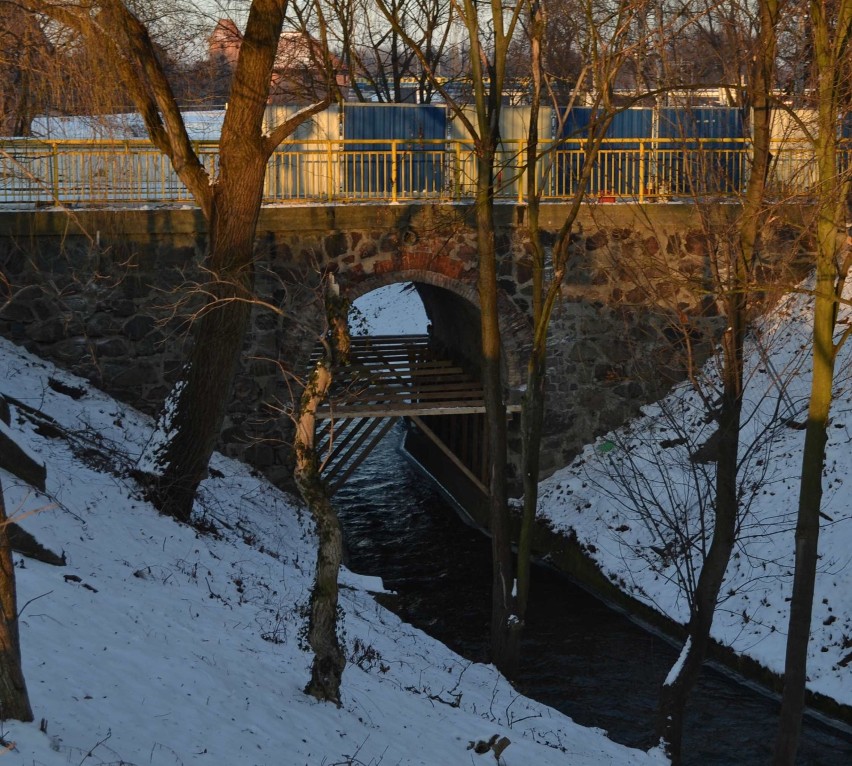Rozpoczął się remont mostka nad kanałem Juranda w Malborku [ZDJĘCIA]