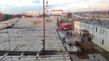 Wichura zerwała dach z budynku w Opocznie. 20 osób w pośpiechu musiało opuścić mieszkania (FOTO)