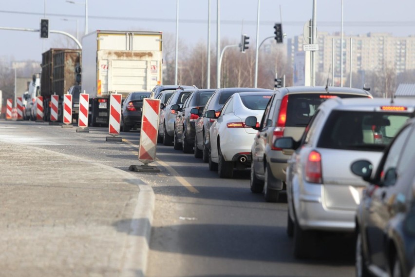 Codziennie na ul. Będzińskiej tworzą się ogromne korki. I...