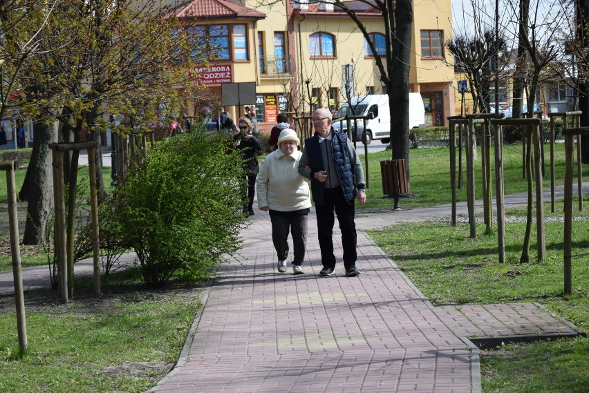 Kraśnik. Wiosna zawitała do miasta na dobre! Zobacz zdjęcia ze spaceru po fabrycznej części miasta (ZDJĘCIA)