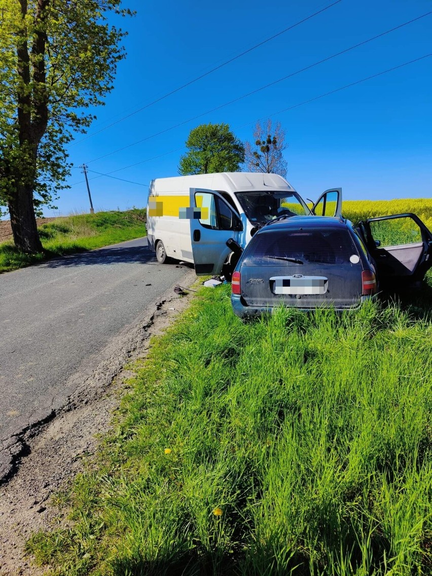 Poważny wypadek w Dębieńcu pod Grudziądzem. W zderzeniu busa...