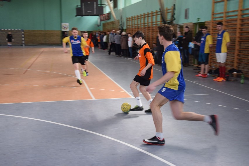 Turniej o Puchar Przewodniczącego Rady Miejskiej w futsalu [FOTO]