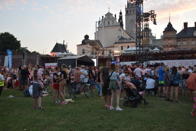 Zobacz kolejne zdjęcia. Przesuwaj zdjęcia w prawo - naciśnij strzałkę lub przycisk NASTĘPNE