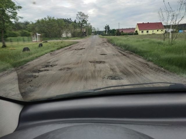 Droga do wsi Siadcza w woj. lubuskim.