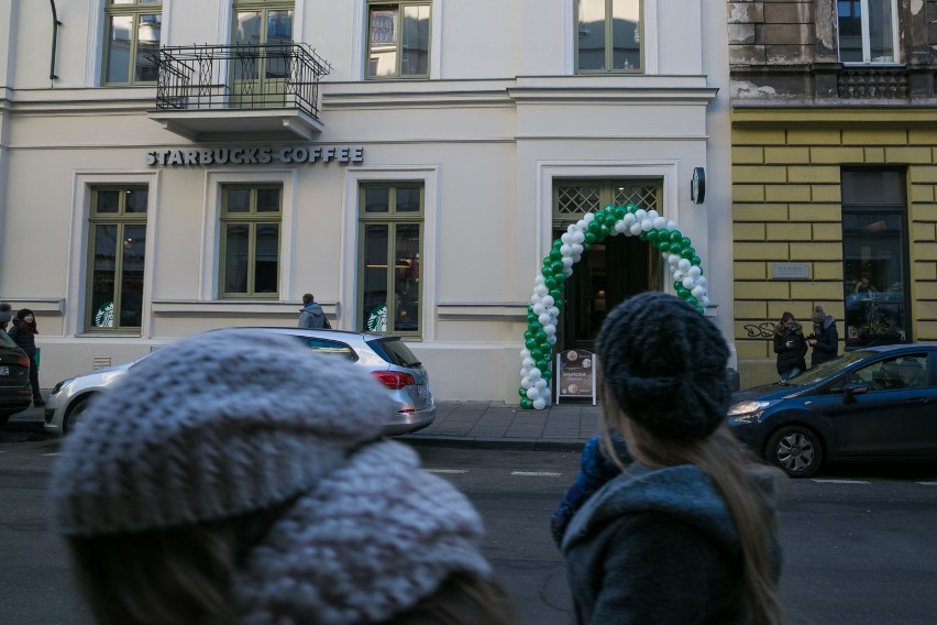 W Krakowie otworzono największą kawiarnię Starbucks w Polsce! [ZDJĘCIA, WIDEO]