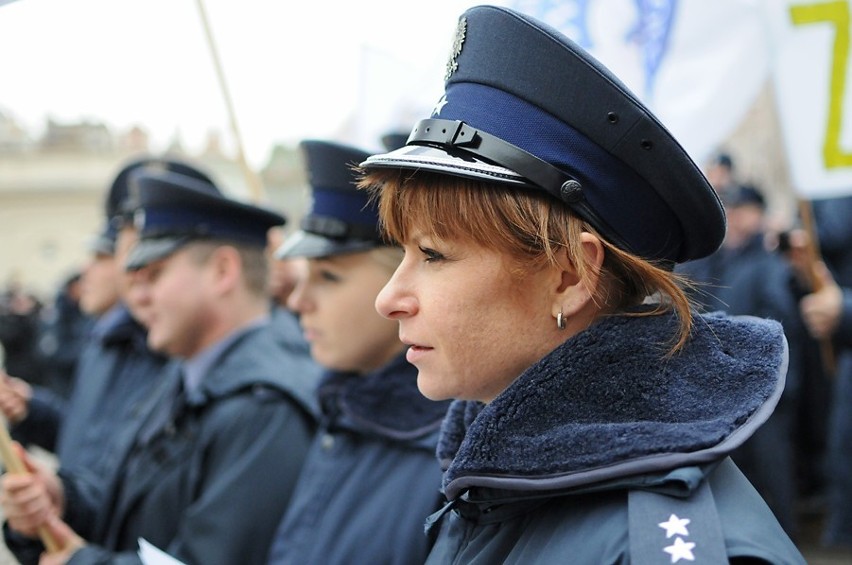 Protest służb mundurowych w Poznaniu [ZDJĘCIA, WIDEO]