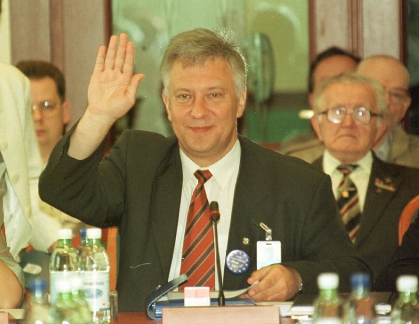 Tadeusz Krzakowski ponownie prezydentem Legnicy, zobaczcie jak się zmieniał [ZDJĘCIA]