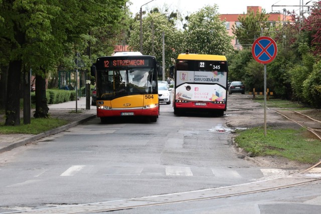 Ulica Królewska już od lat potrzebuje gruntownego remontu, a nie tylko kolejnego łatania dziur