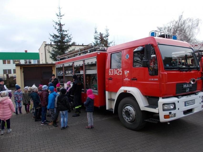 Uczniowie odwiedzili strażaków z Wągrowca 