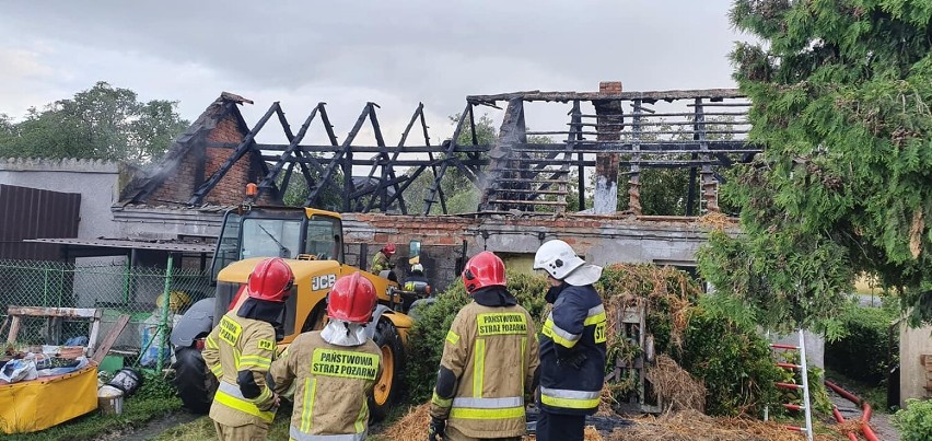 Pożar w Sławnie w gminie Kiszkowo. Palił się budynek gospodarczy