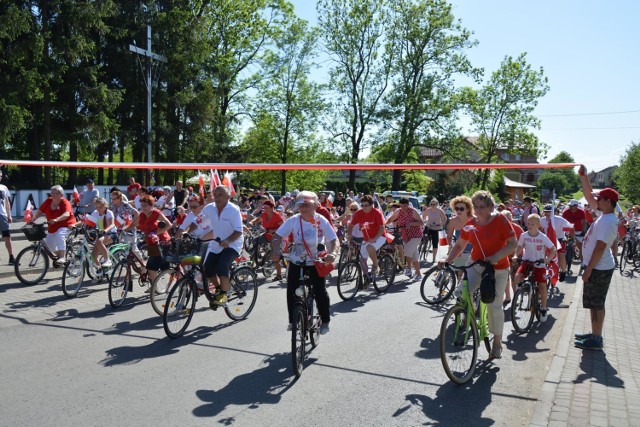 Trasa rajdu Medyka - Leszno k. Przemyśla liczyła ok. 18 km. Pokonało ją ponad 200 rowerzystów. Wiodła przez urokliwe miejscowości zakończyła się wspólnym biesiadowaniem w Lesznie. 

Po przyjeździe na każdego uczestnika czekała pyszna kiełbaska z grilla , kawa herbata, oraz rogaliki.  Po odśpiewaniu hymnu państwowego uczestnicy rajdu wypuścili w niebo 100 biało-czerwonych balonów na 100-lecie odzyskania przez Polskę niepodległości.

Zobacz także: Blisko 700 rowerzystów z całej Polski na maratonie „Twierdza Przemyśl 2018”. Do pokonania było nawet 75 km
