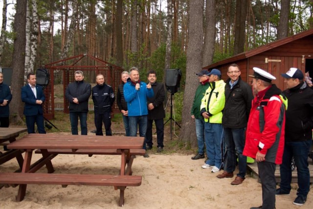 Oficjalne wciągnięcie flagi na maszt w nowej bazie RWR