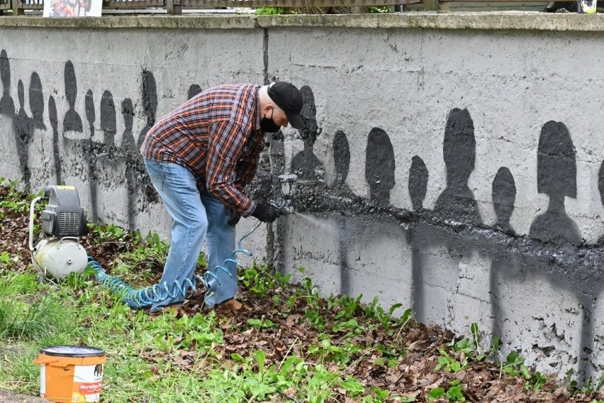 Teatralny mural powstaje przy Alei Legionów w Kielcach! [ZDJĘCIA, WIDEO]