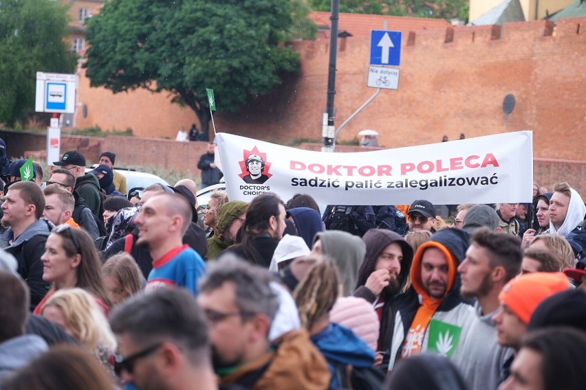 Ulicami Warszawy po dwóch latach przerwy przeszedł Marsz Wolnych Konopi. Jak było na trasie i o co walczą jego organizatorzy?