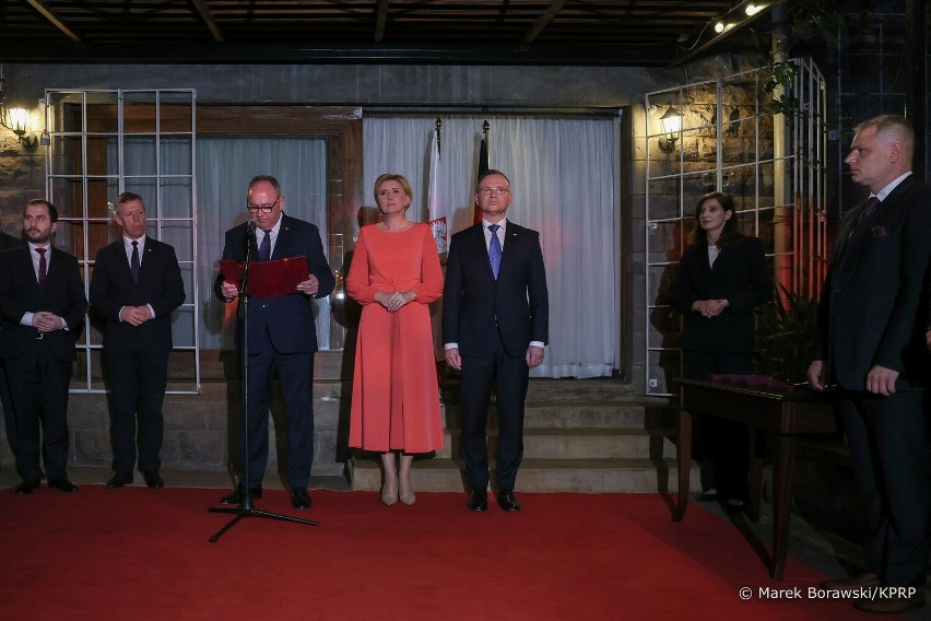Prezydent RP wraz z Agatą Kornhauser-Dudą podczas oficjalnej...