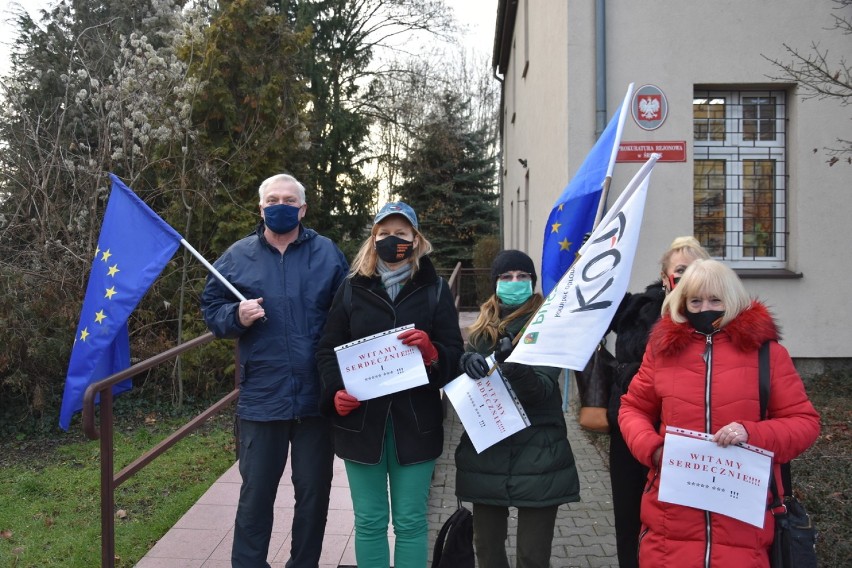 Prokurator Ewa Wrzosek powitana w Śremie