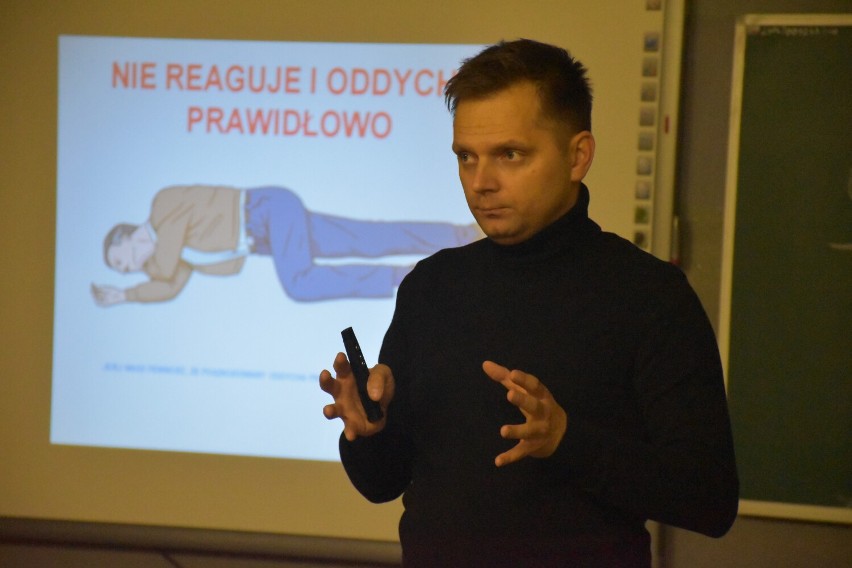 Szkolenie z zakresu pierwszej pomocy z użyciem defibrylatora AED w Lenartowicach
