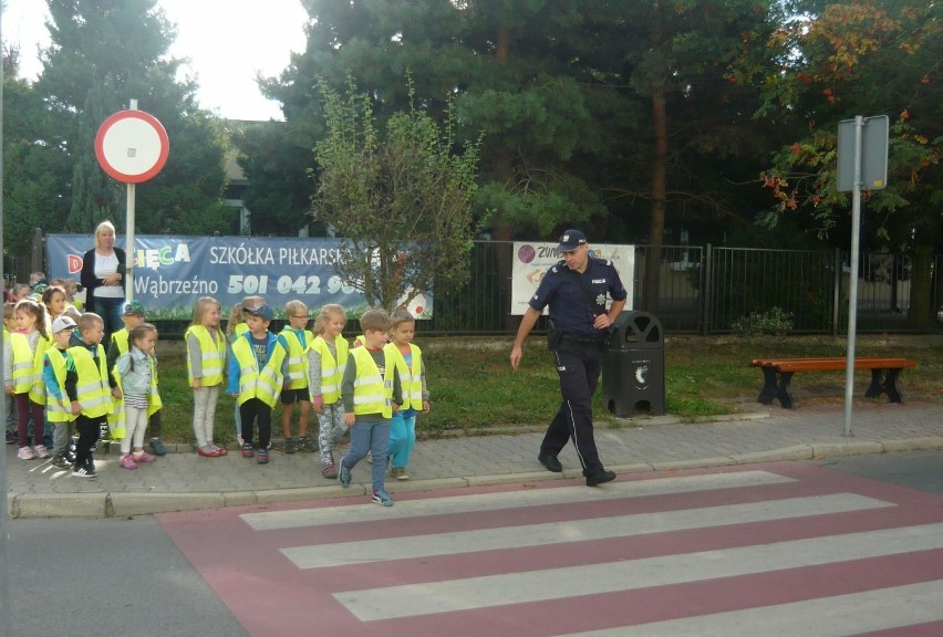Policjanci z Wąbrzeźna dbają o bezpieczeństwo przedszkolaków [zdjęcia]
