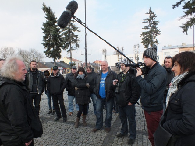 Spotkanie zespołu KAT z dziennikarzami i fanami na Rynku Starego Miasta w Kraśniku