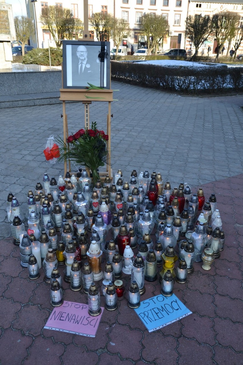 Sierakowianie na rynku uczcili pamięć śp. Prezydenta Gdańska...