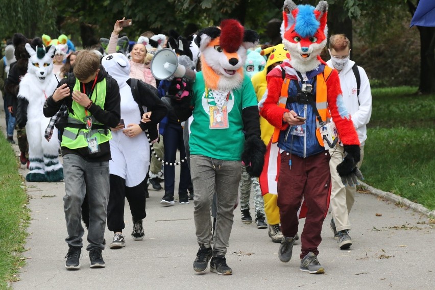 II kielecki Fursuit Walk - Futrzaki opanowały miasto [WIDEO, ZDJĘCIA]