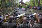 W lesie w Raciniewie uczczono pamięć o ofiarach okupacji niemieckiej. Zdjęcia