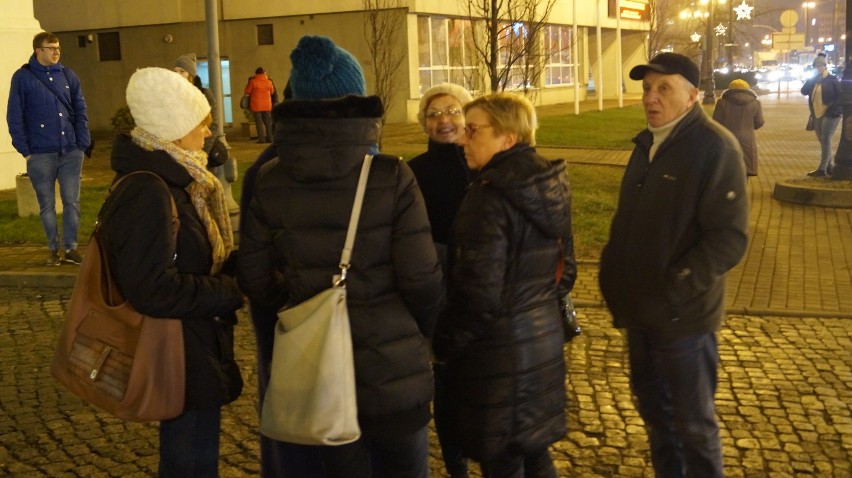 Protest nauczycieli przed siedzibą Urzędu Wojewódzkiego w Bydgoszczy [zdjęcia, wideo]