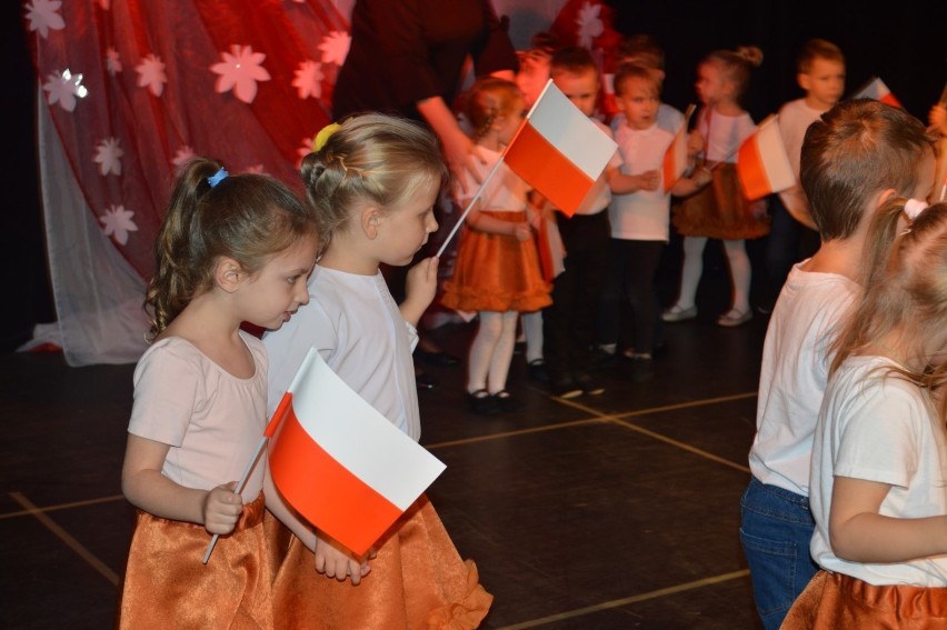 Człuchów. Koncert jesienny przedszkola "Piano" w wykonaniu najmłodszych 3-4 latków. Część 2 ZDJĘCIA