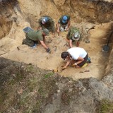 Zbiorową mogiłę 12 żołnierzy niemieckich odkryto we wsi Olszyny (gm. Łęki Szlacheckie) w powiecie piotrkowskim