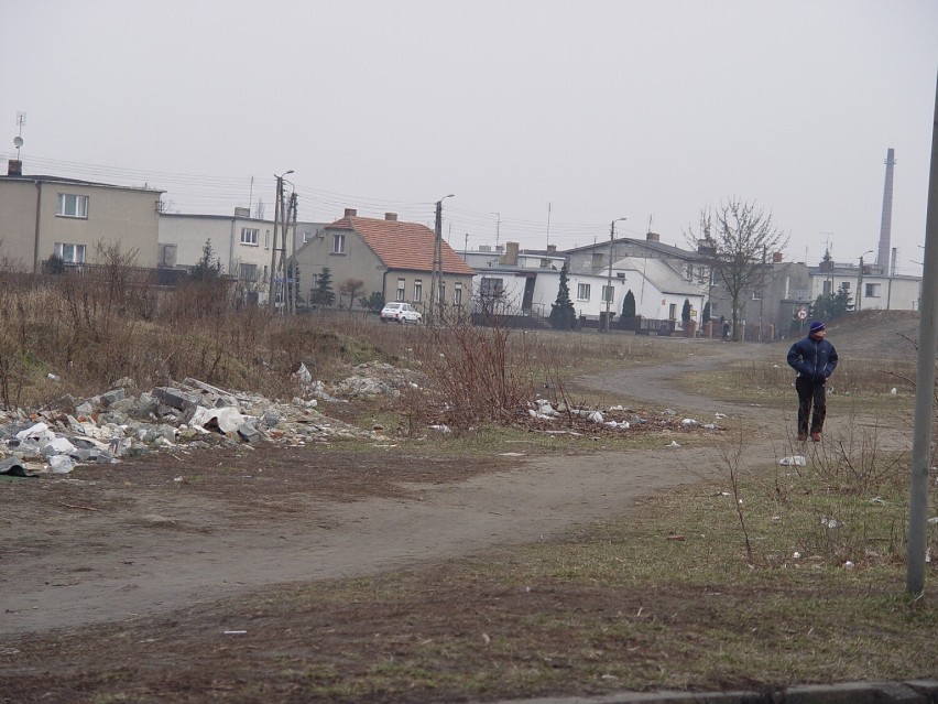 T teren obecnej skateplazy i zespołu boisk pomiędzy ulicami  Franciszka z Asyżu a Szczepanowskiego i Okrzei. Tak ten teren wyglądał jeszcze dwie dekady temu.