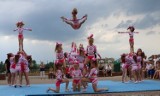 Tak "fruwają" staszowskie cheerleaderki z drużyny Pink Panthers. Zaprezentowały umiejętności podczas pikniku dla dzieci [ZDJĘCIA]