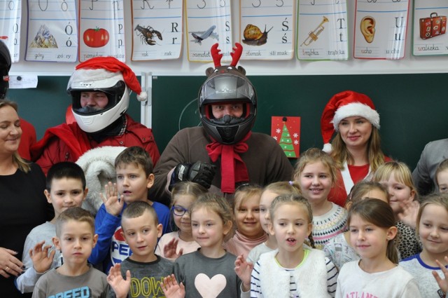 Śrem: św. Mikołaj z drużyną na motocyklach odwiedził dzieci ze śremskich szkół i przedszkoli