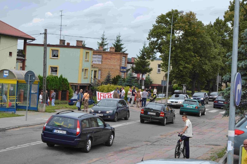 Protest na pasach na ulicy Kossaka w Lęborku. Chcą remontu drogi na Łebę