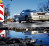 Poznański raport poranny: Na co uważać w czwartek? Na dziury w drodze