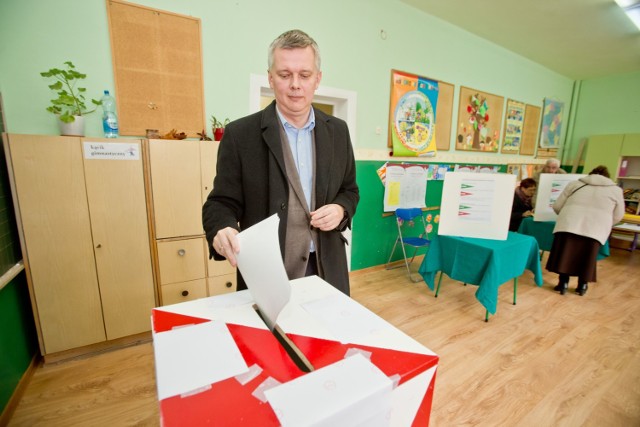 Spośród kandydatów do Sejmu w okręgu nr 2 (Wałbrzych), największe poparcie uzyskał Tomasz Siemoniak z KW PO. Głosowało na niego 30 786 osób