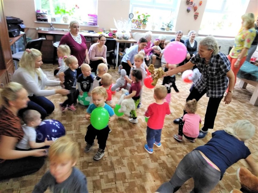  Dzieci ze Żłobka Motylek odwiedziły seniorów 