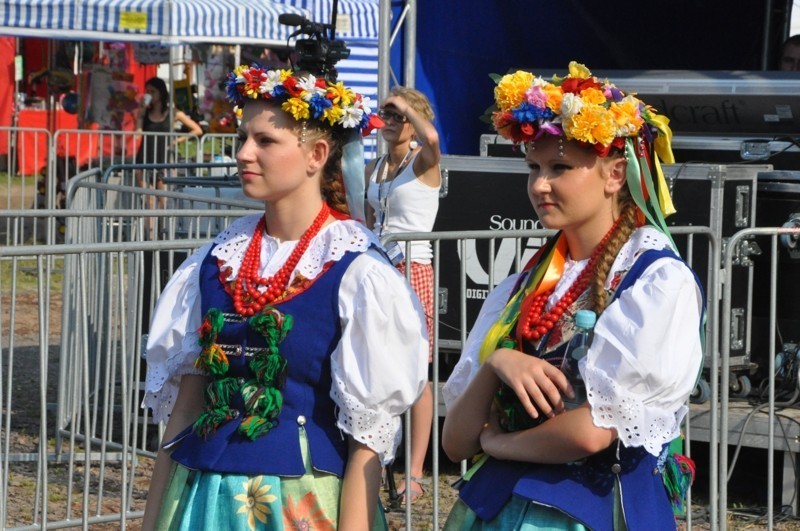 Dziś drugi dzień Biesiady Kaszubskiej w Żukowie. Sobota pod znakiem ulewy i koncertu Raz Dwa Trzy