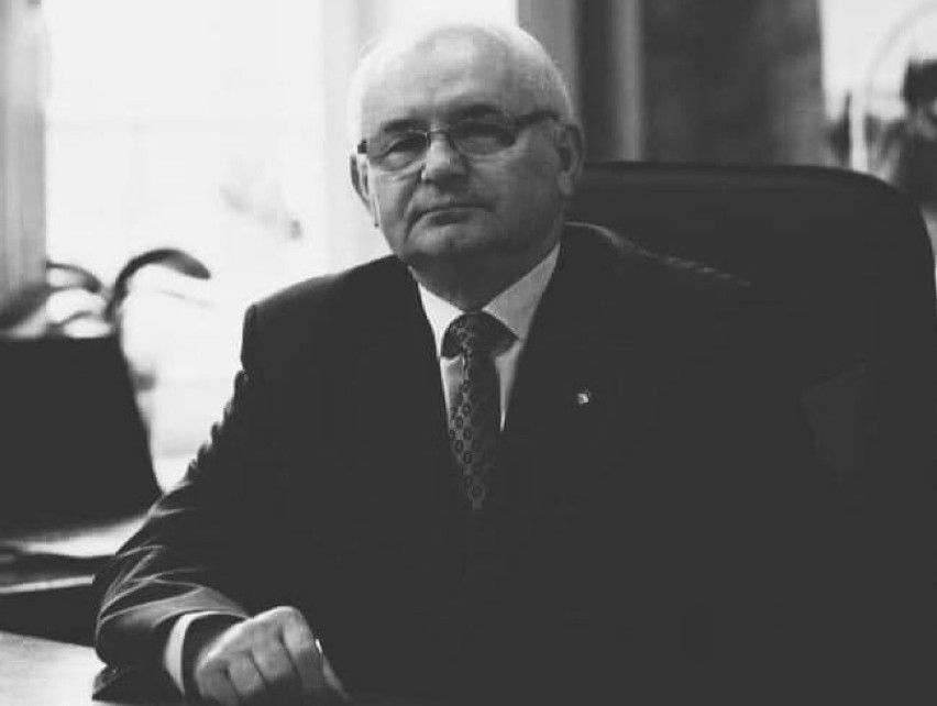 Stefan Piechocki, samorządowiec i działacz PSL. Miał 69 lat....