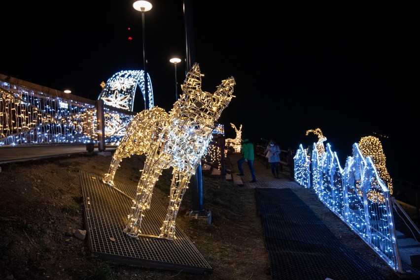 Zakopane. Kraina Światła na Gubałówce. Rozbłysło milion ledowych żarówek. Wygląda to magicznie 