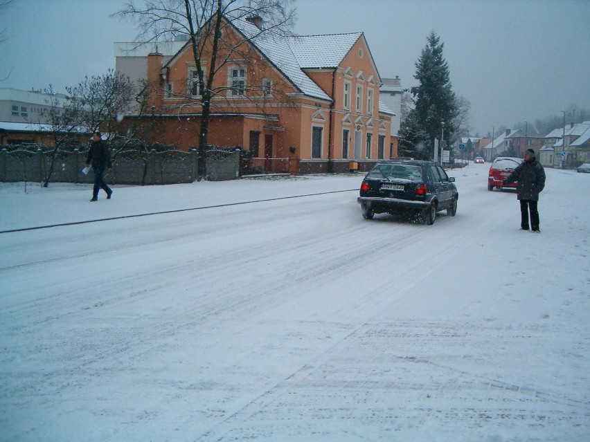 Czwartek Nowy Tomyśl: pada śnieg... FOTO