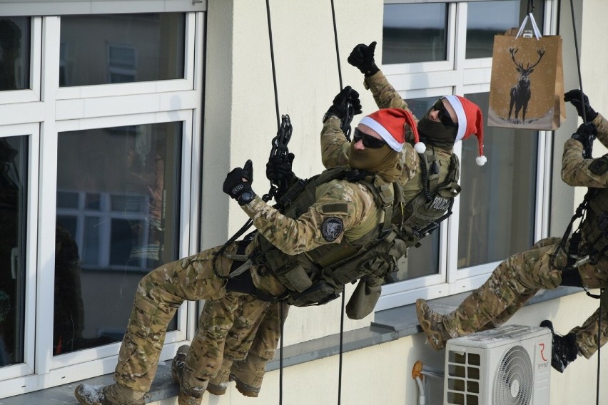 Policyjni kontrterroryści w rzeszowskim szpitalu. Niecodzienna akcja [ZDJĘCIA]
