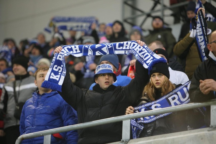 Kibice Ruchu Chorzów stworzyli na stadionie w Gliwicach...