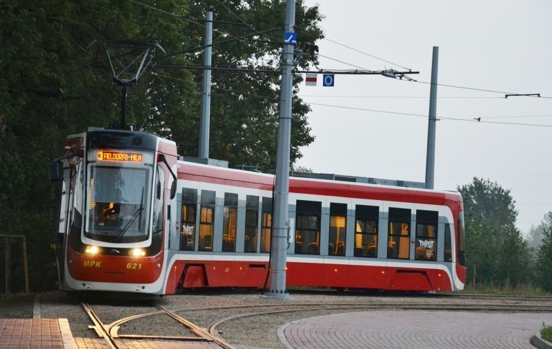 Nowa linia tramwjowa zamiast ułatwić mieszkańcom poruszanie się po mięście, sparaliżowała ruch
