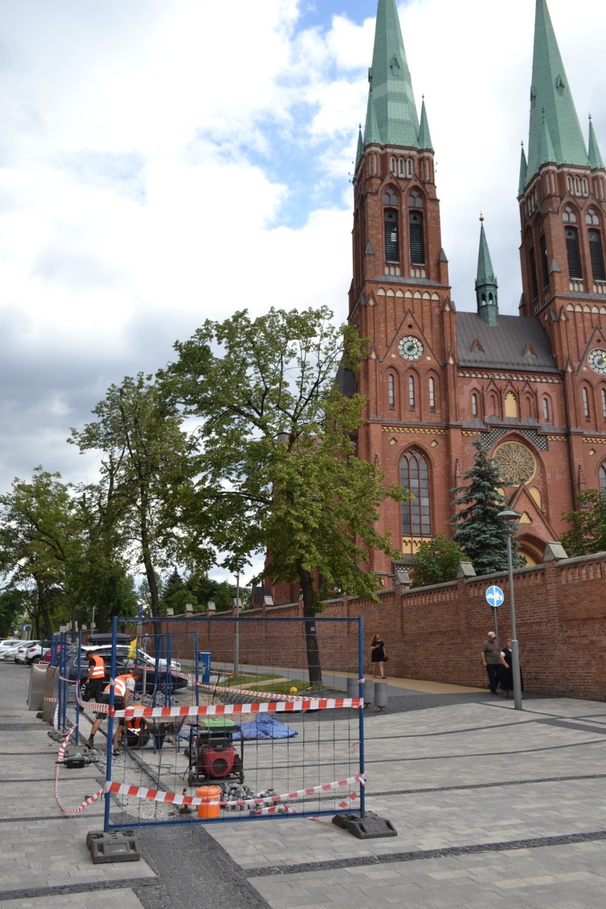 Rynsztok z deptaka w Rybniku znika. Panie nie połamią szpilek!